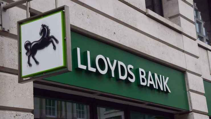 Das Bild zeigt ein Gebäude der Lloyds Banking Group