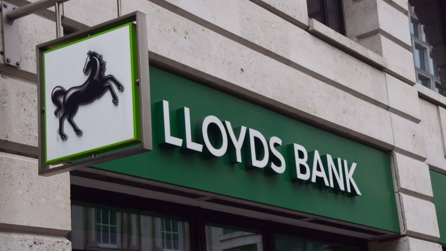 Das Bild zeigt ein Gebäude der Lloyds Banking Group