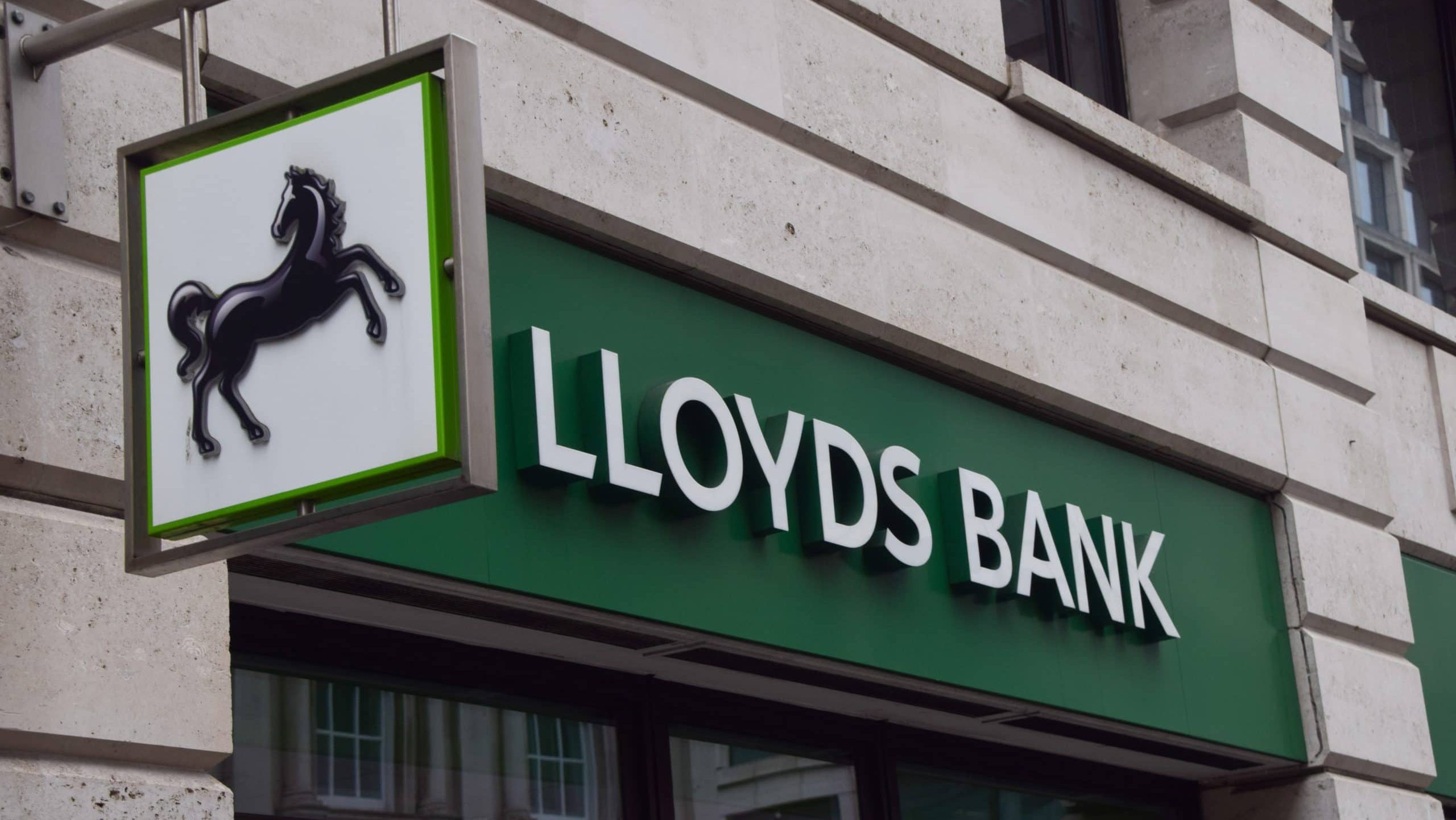 Das Bild zeigt ein Gebäude der Lloyds Banking Group