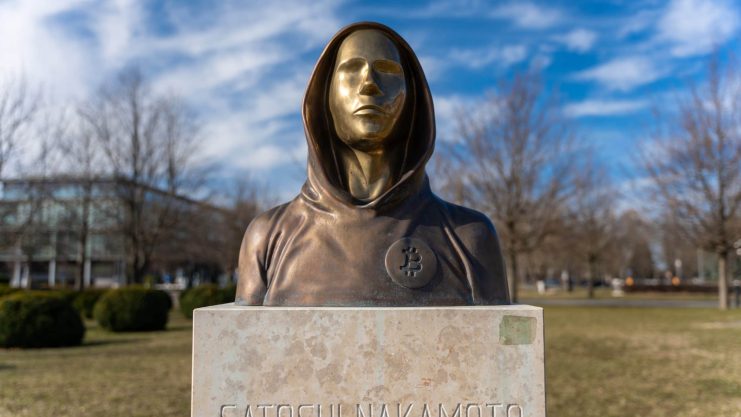 Das Bild zeigt Satoshi Nakamoto (Statue)