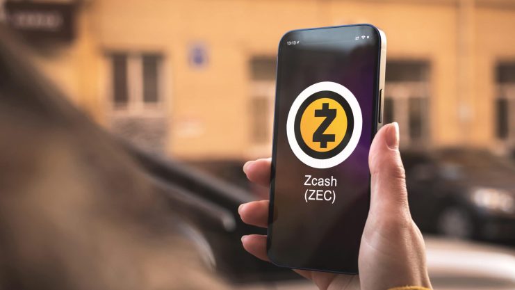 Das Bild zeigt das Zcash-Logo auf einem Smartphone